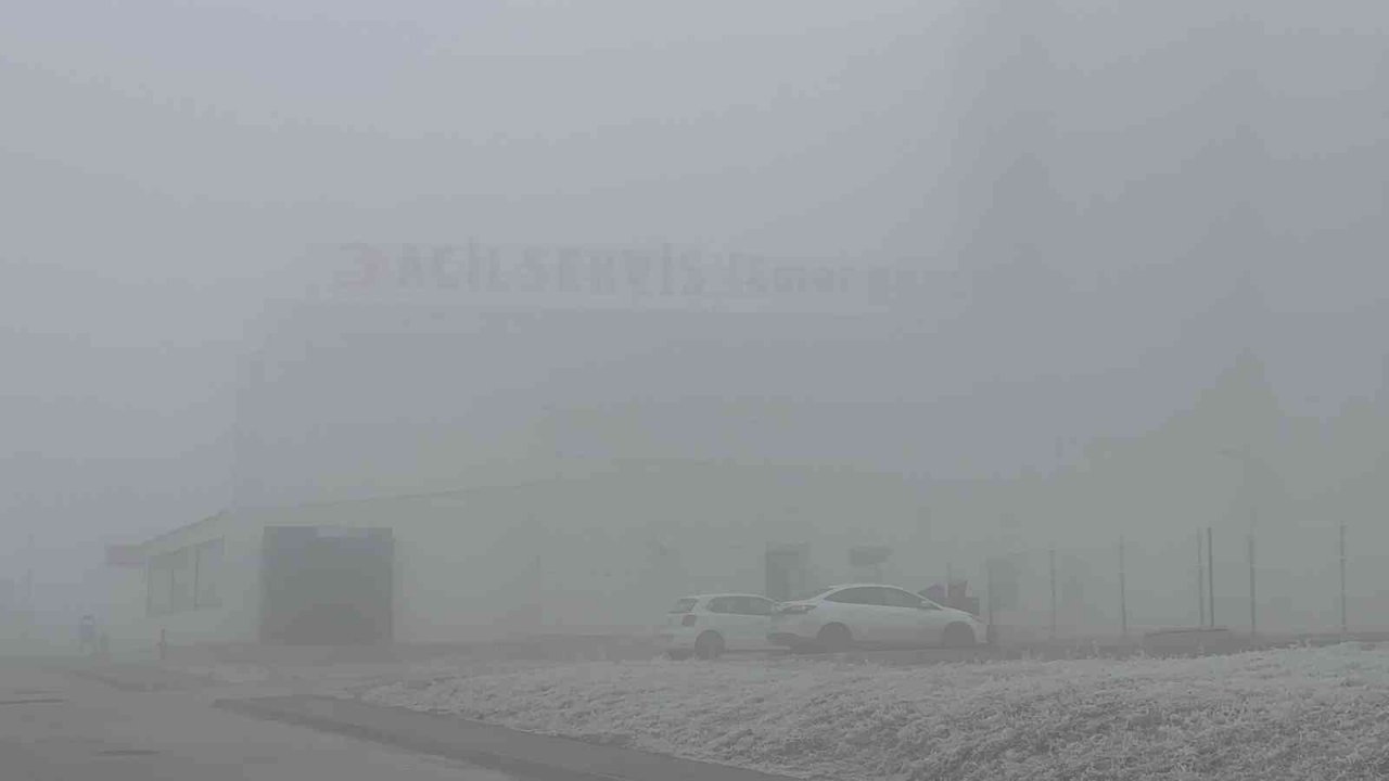 Yoğun sis Aksaray’ı etkisi altına aldı