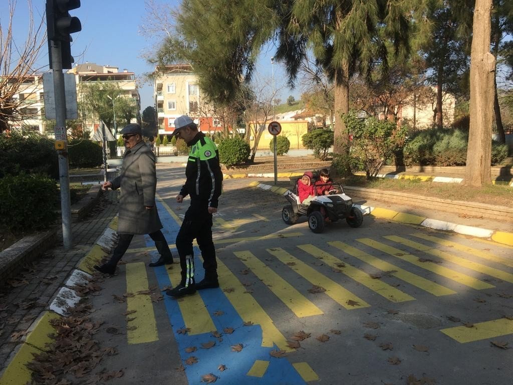 Aydın’da 20 anasınıfı öğrencisi “trafik dedektifi” oldu