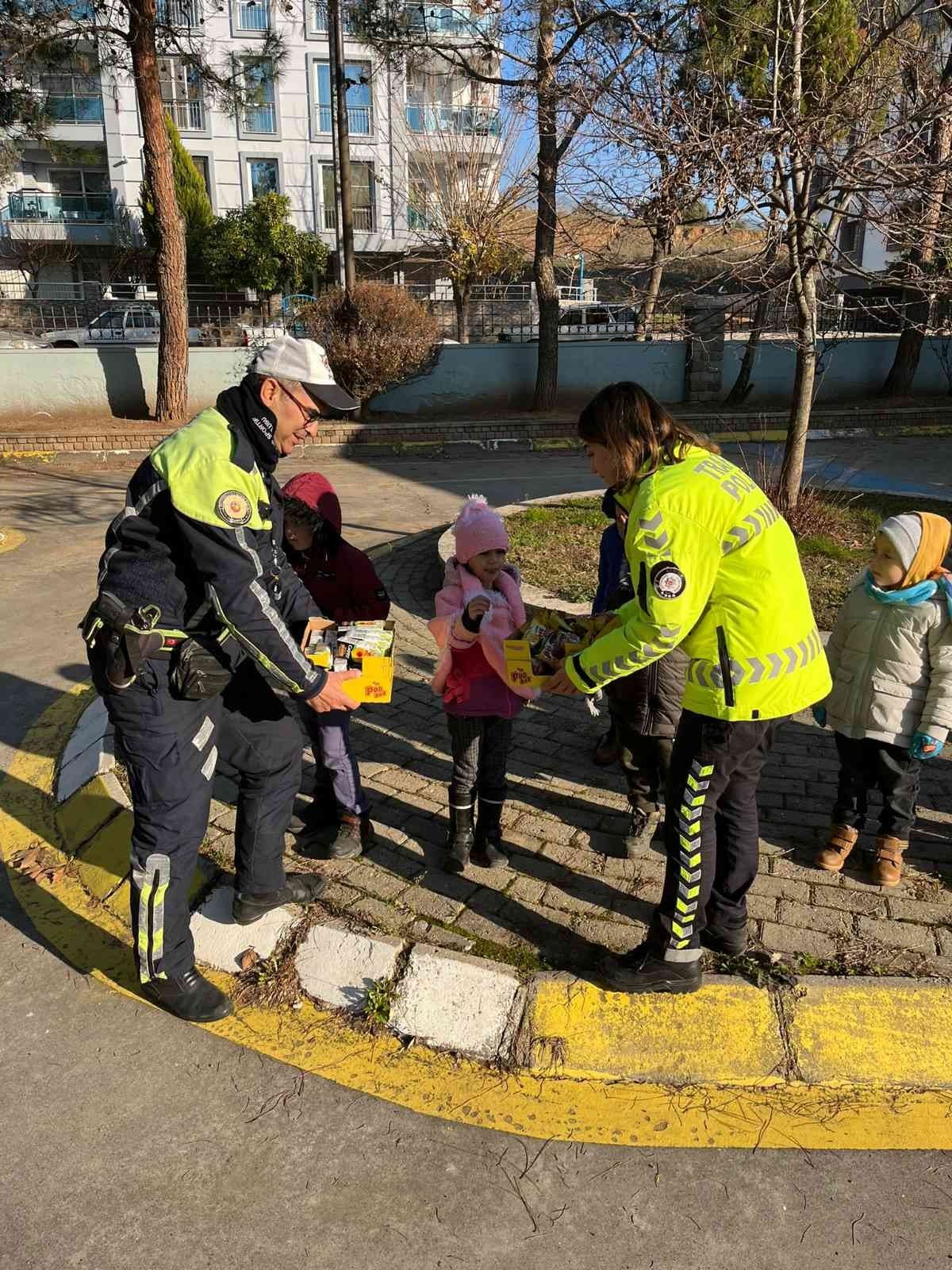 Aydın’da 20 anasınıfı öğrencisi “trafik dedektifi” oldu