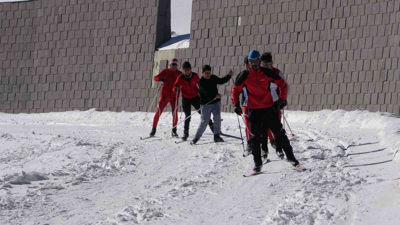 2 bin 948 rakımlı Nemrut zirvesinde şampiyonaya hazırlık