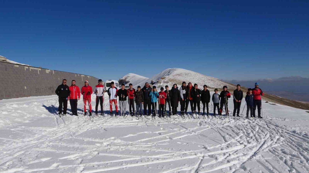 2 bin 948 rakımlı Nemrut zirvesinde şampiyonaya hazırlık