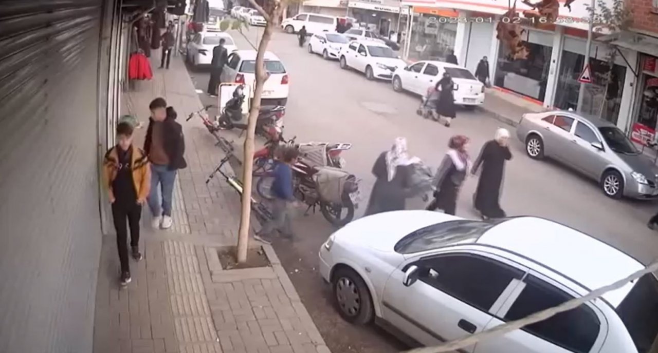 Cansız mankenden yelek çaldı, kameraya yalandı