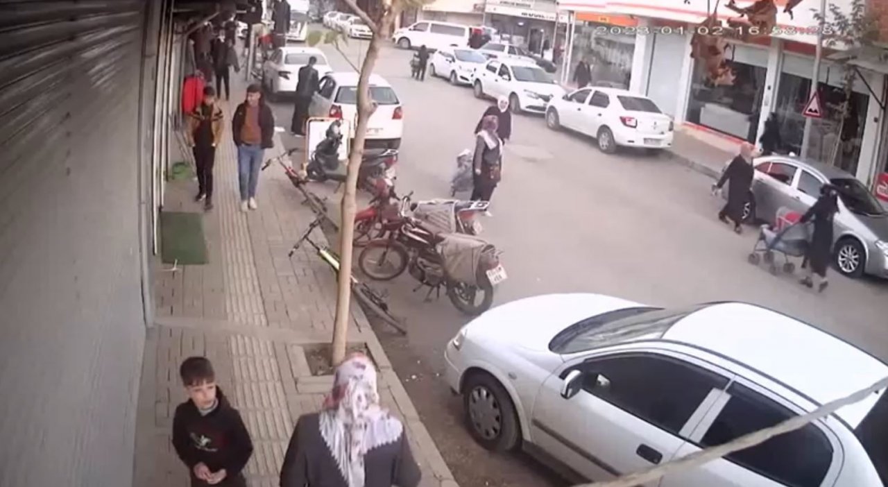 Cansız mankenden yelek çaldı, kameraya yalandı