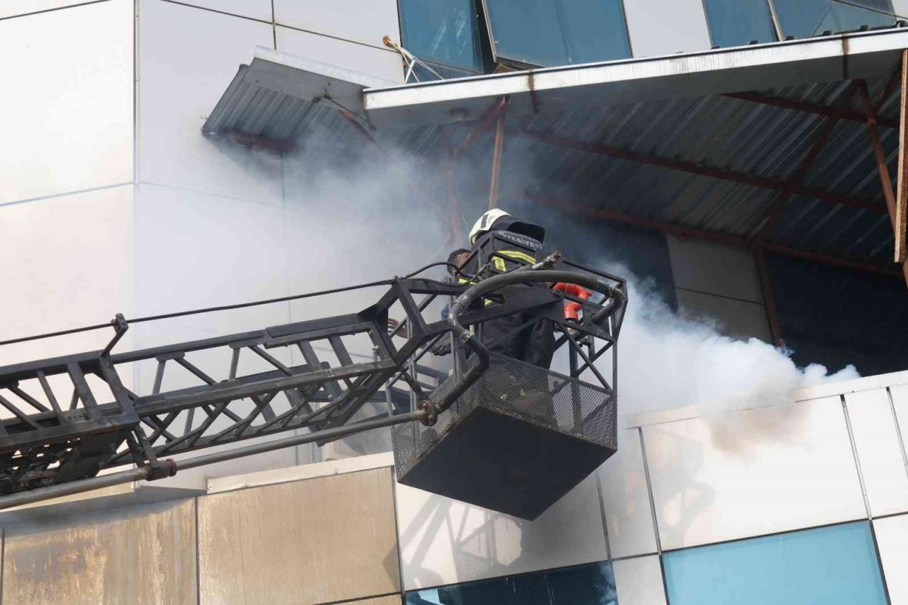 Diyarbakır Büyükşehir Belediyesi itfaiye ekiplerinden 6 bin 740 yangına müdahale