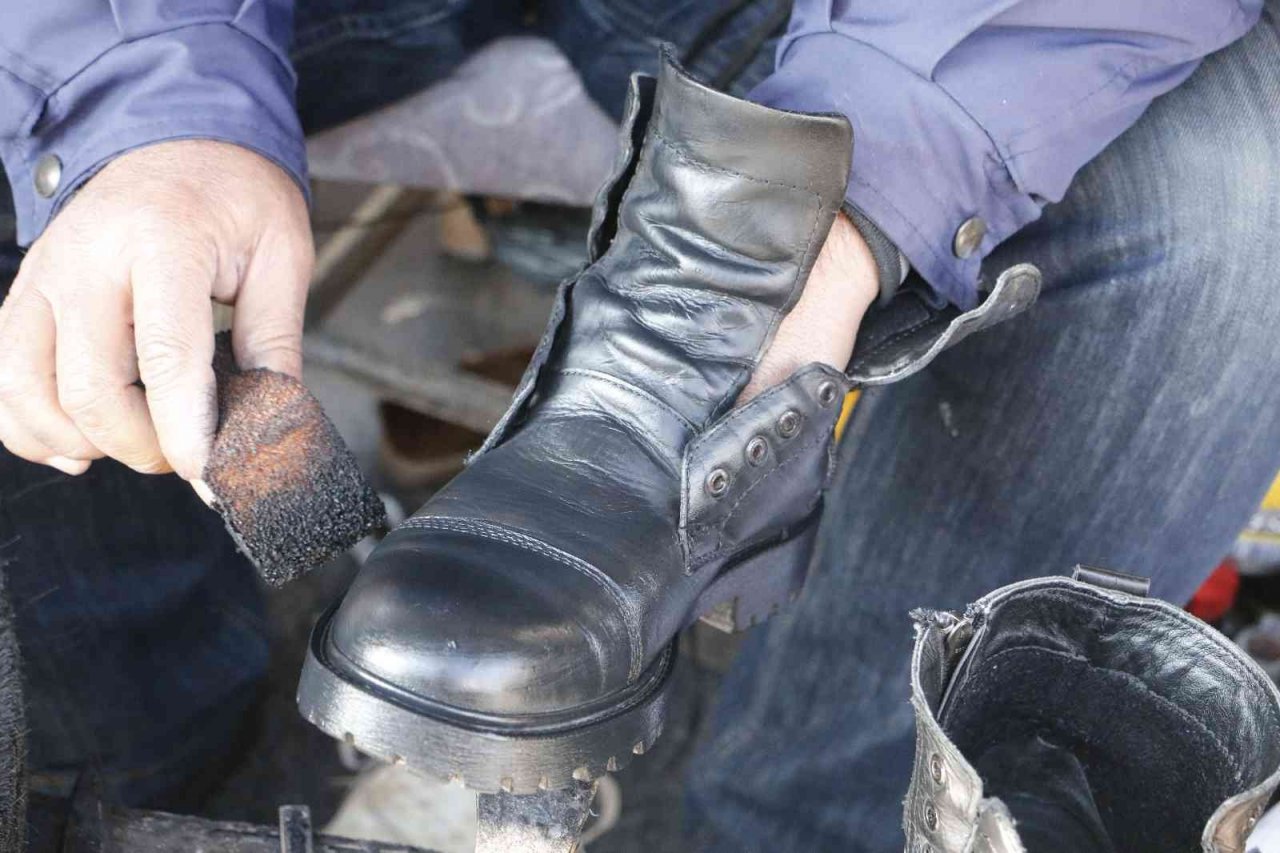 Kış aylarında giydiğiniz ayakkabıya dikkat: Sağlığınızdan olabilirsiniz