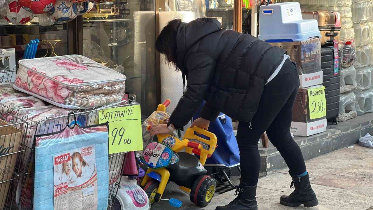 Çocuk hırsız pazar arabasını böyle çaldı