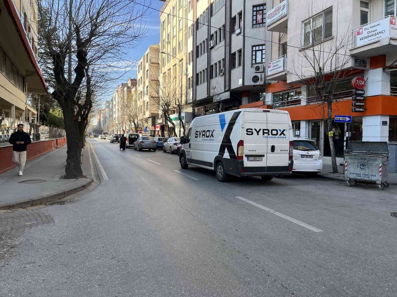 İkinci şeride park etme problemi her geçen gün büyüyor