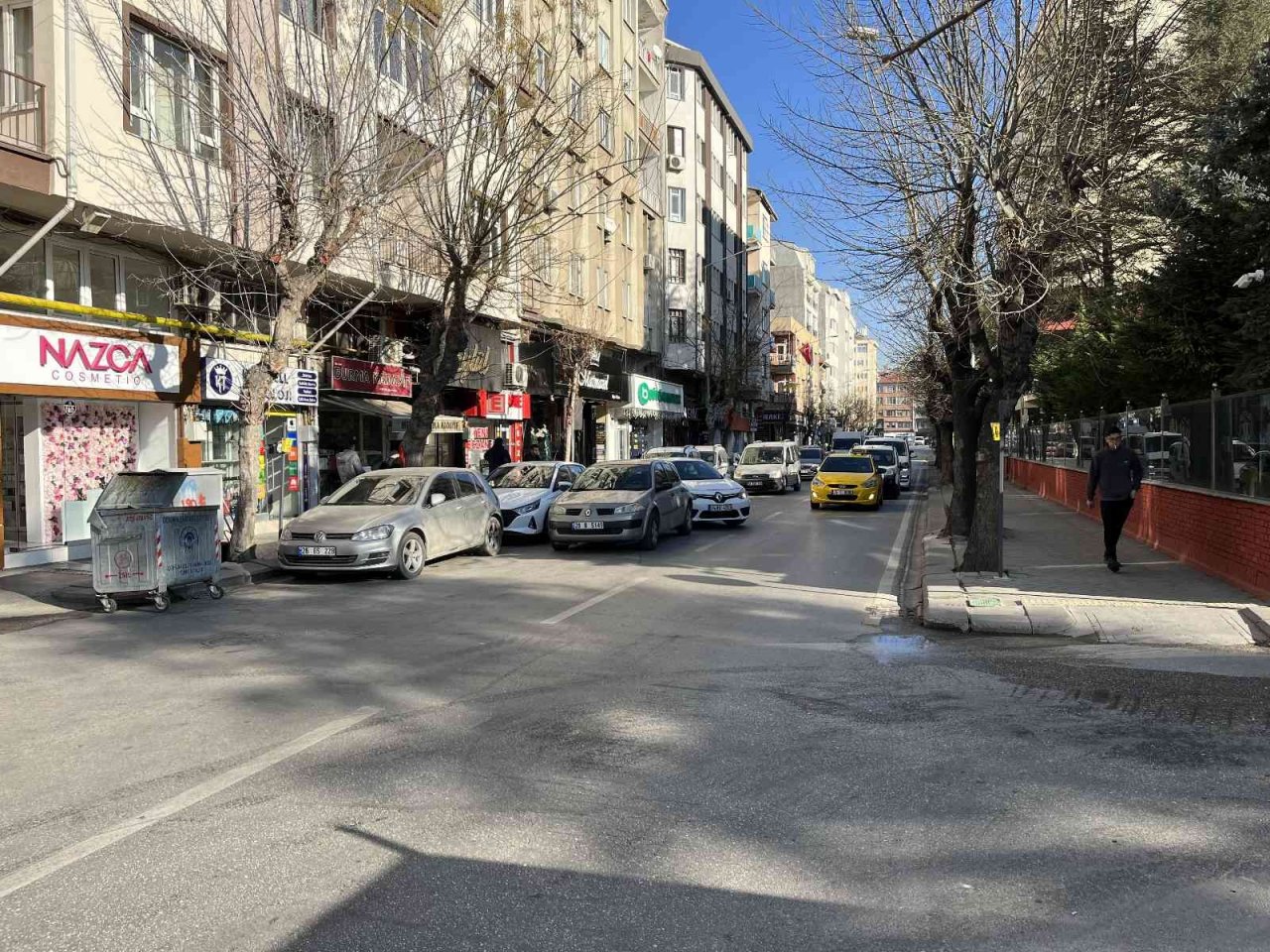 İkinci şeride park etme problemi her geçen gün büyüyor