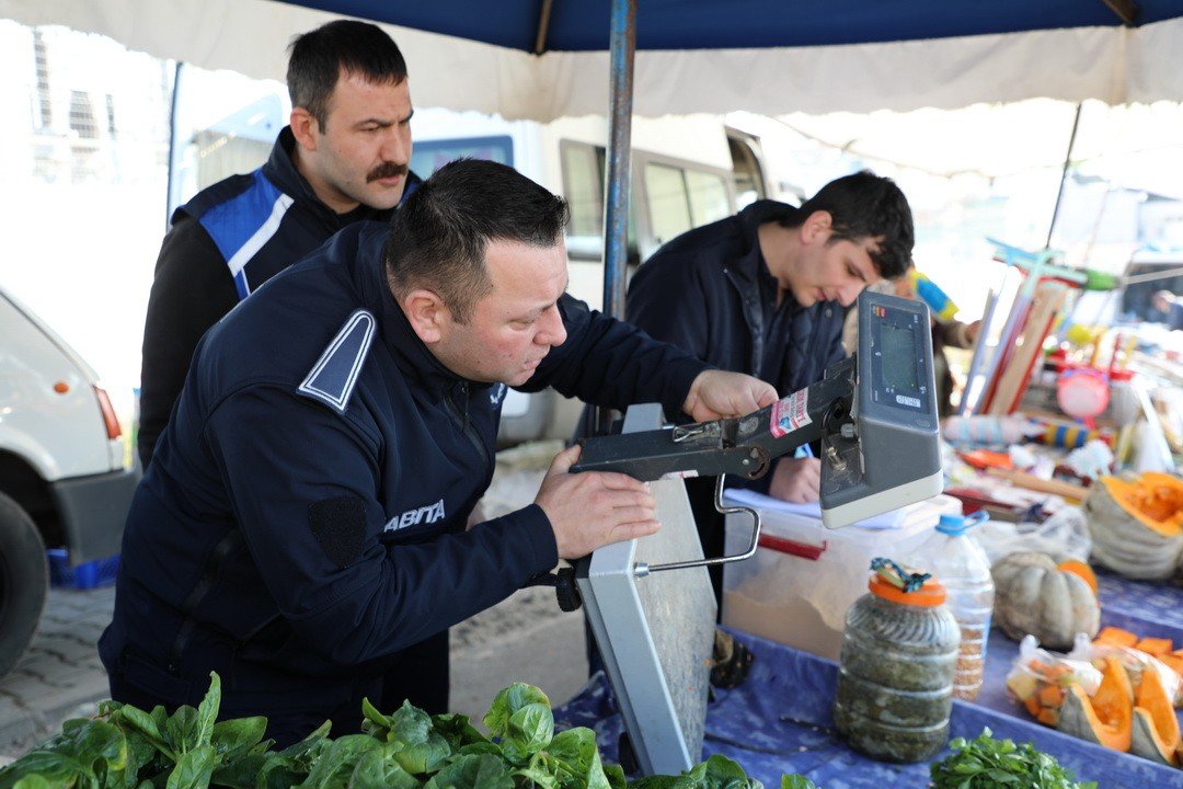 Pazarcılara terazi denetimi