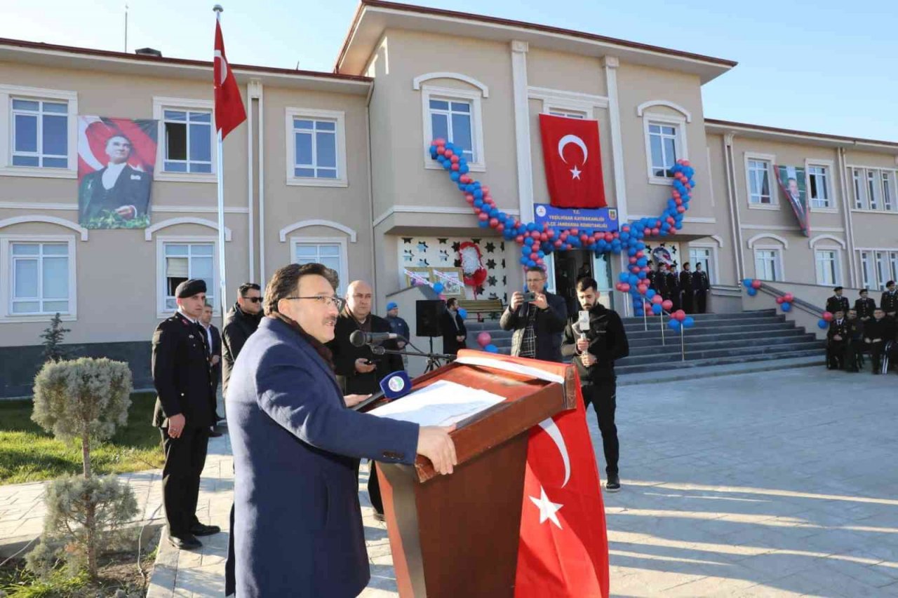 Vali Çiçek’ten Yeşilhisar’da hem açılış hem ziyaret