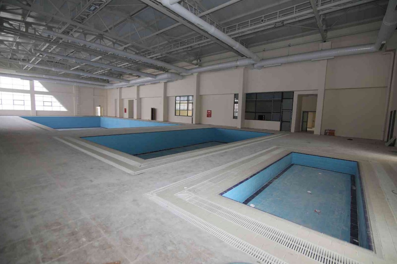 Başkan Altay: “Ereğli Yarı Olimpik Yüzme Havuzu inşaatında sona geldik”