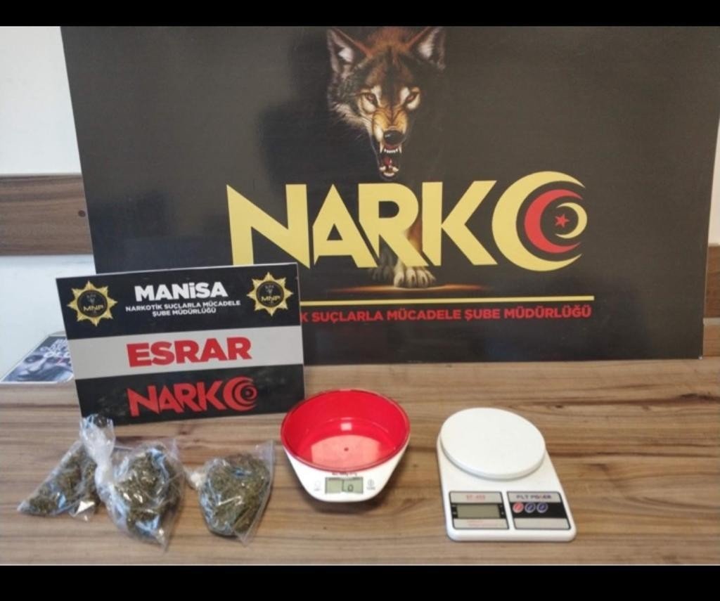 Salihli’de narkotik ekipleri uyuşturucu tacirlerine göz açtırmıyor