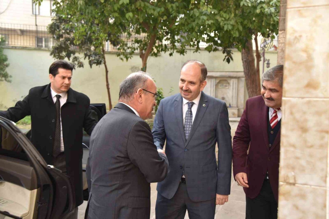 Vali Karadeniz STK’lerin çalışmaları hakkında bilgi aldı