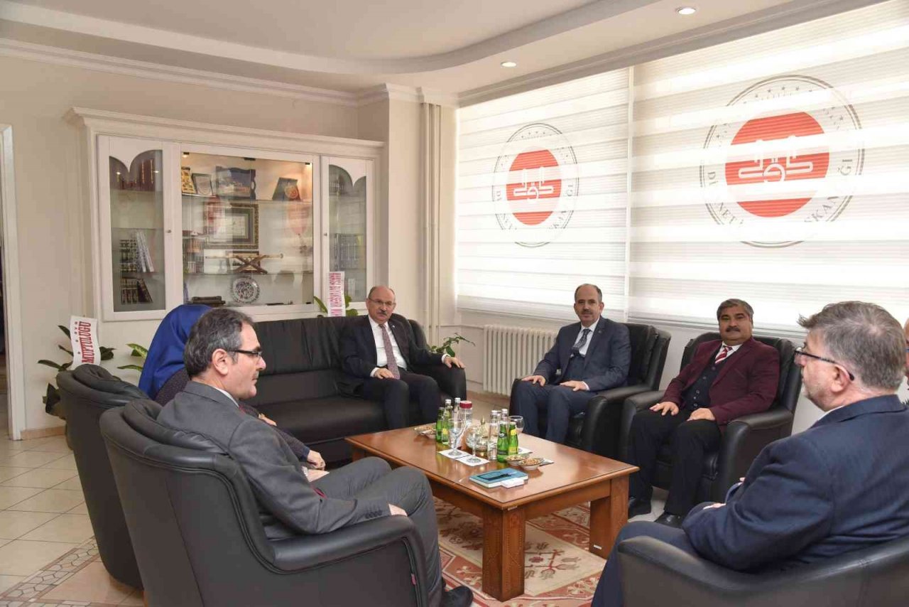 Vali Karadeniz STK’lerin çalışmaları hakkında bilgi aldı