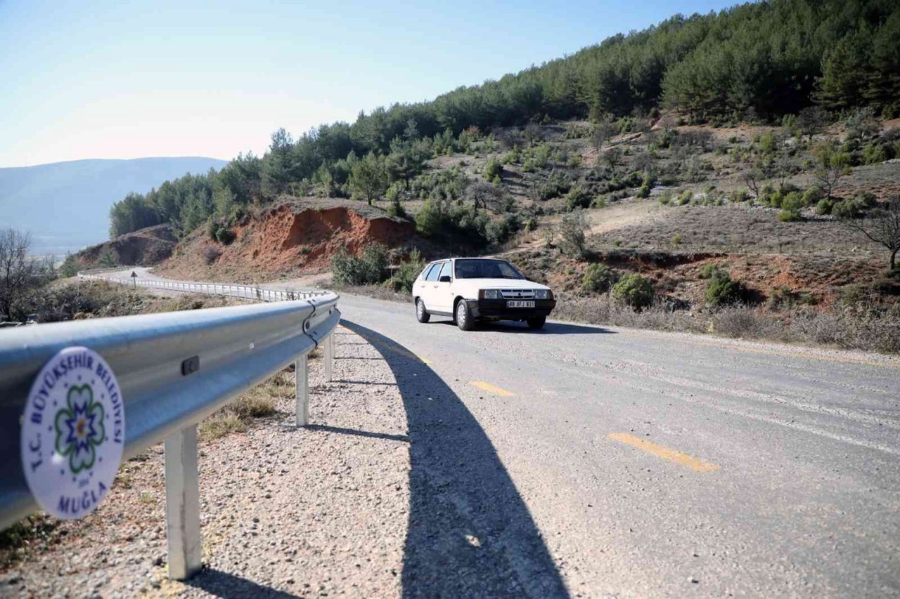Kırsal mahallelerin yollarına korkuluk