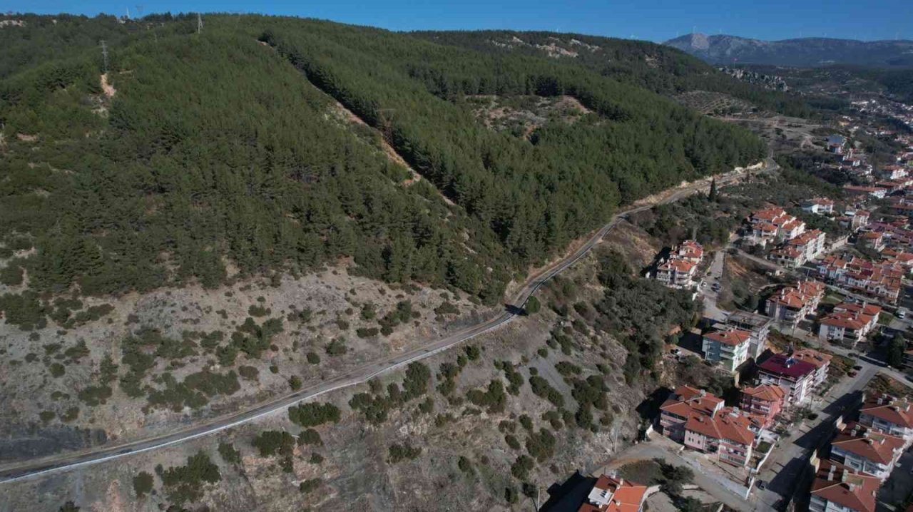 Kırsal mahallelerin yollarına korkuluk