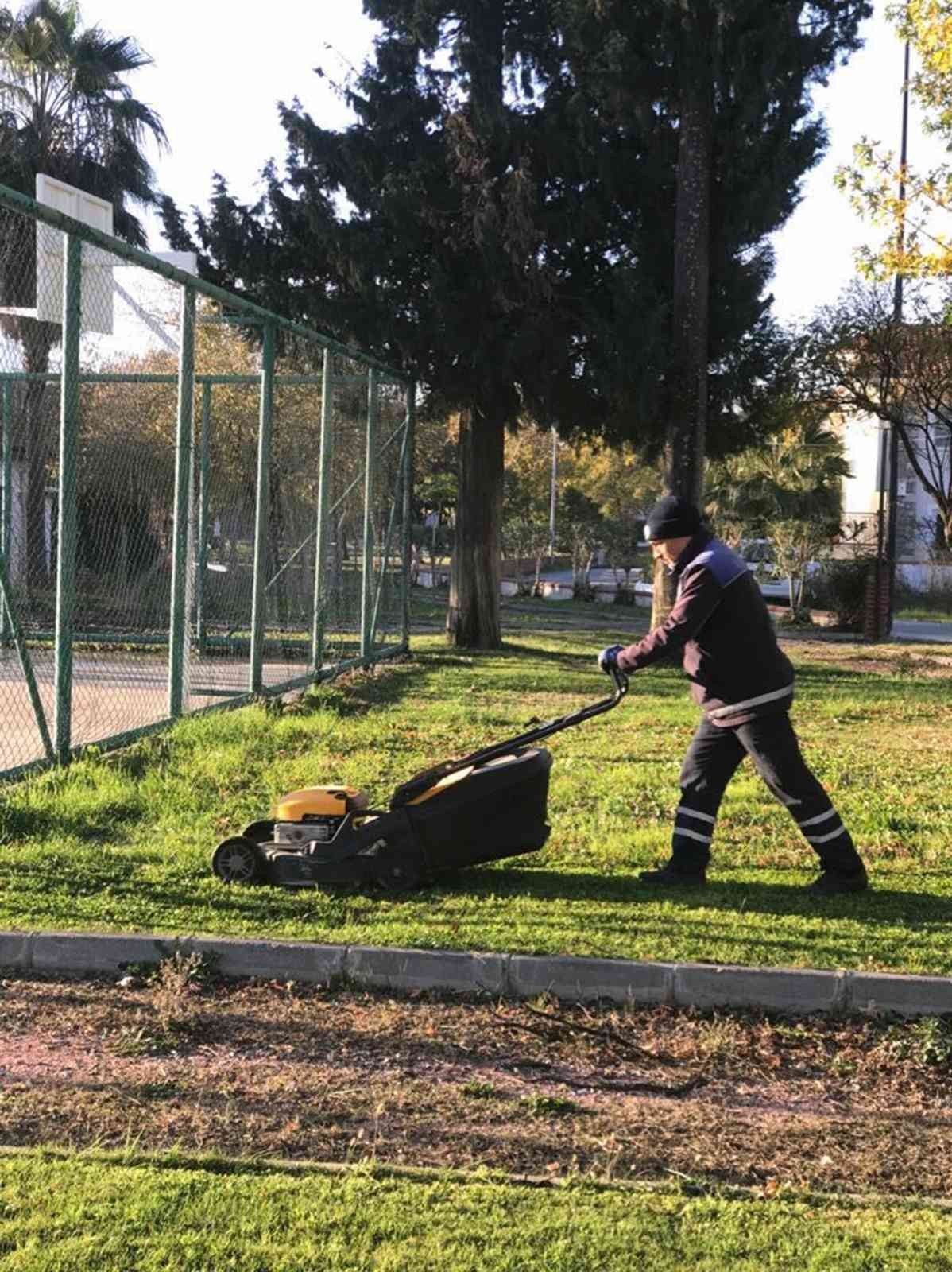 Ortaca’da yeşil alanlarının mevsimsel bakımları yapılıyor