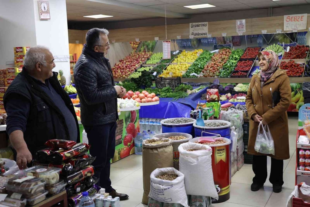 Başkan Savran esnaflarla bir araya gelmeye devam ediyor