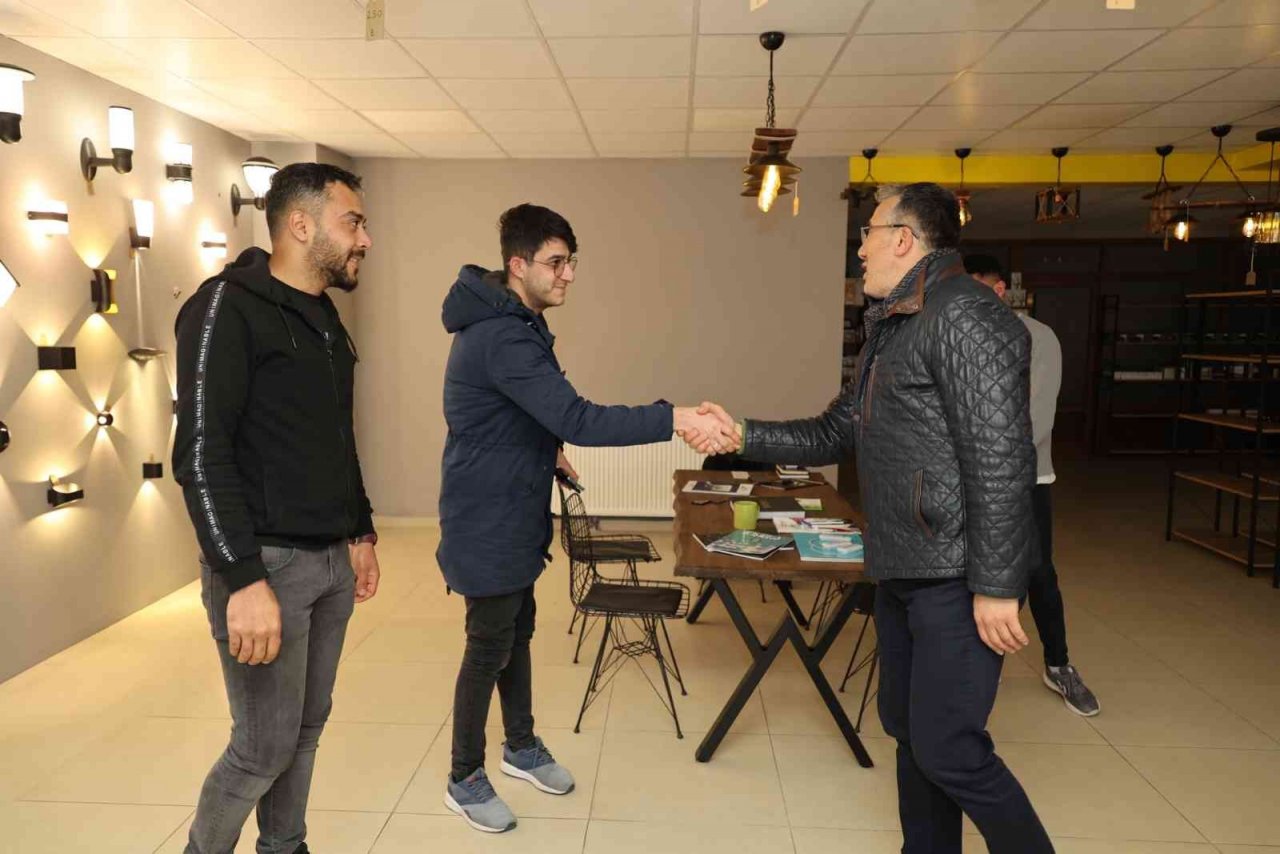 Başkan Savran esnaflarla bir araya gelmeye devam ediyor