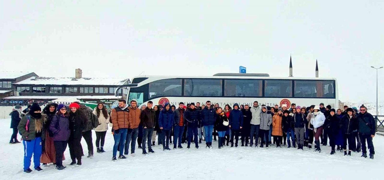 NEVÜ’lü öğrenciler Erciyes Dağı gezisine katıldı