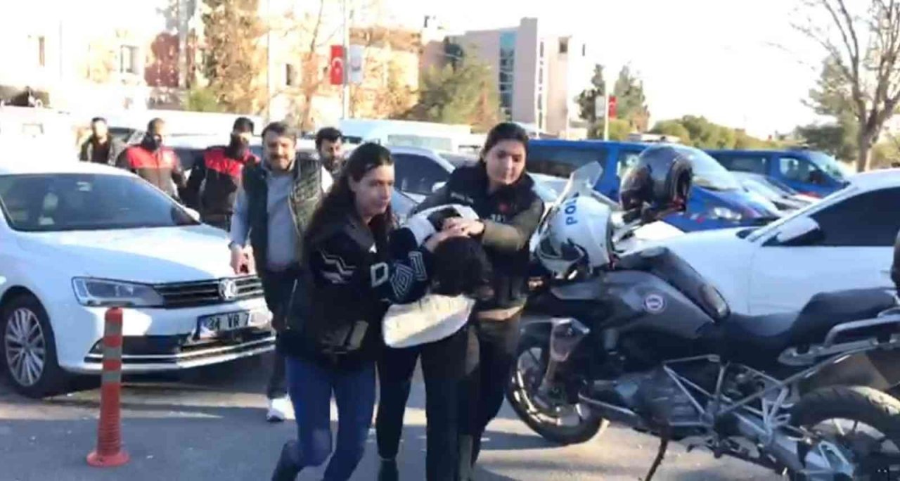 Erkek arkadaşını bıçakla öldüren kadın tutuklandı