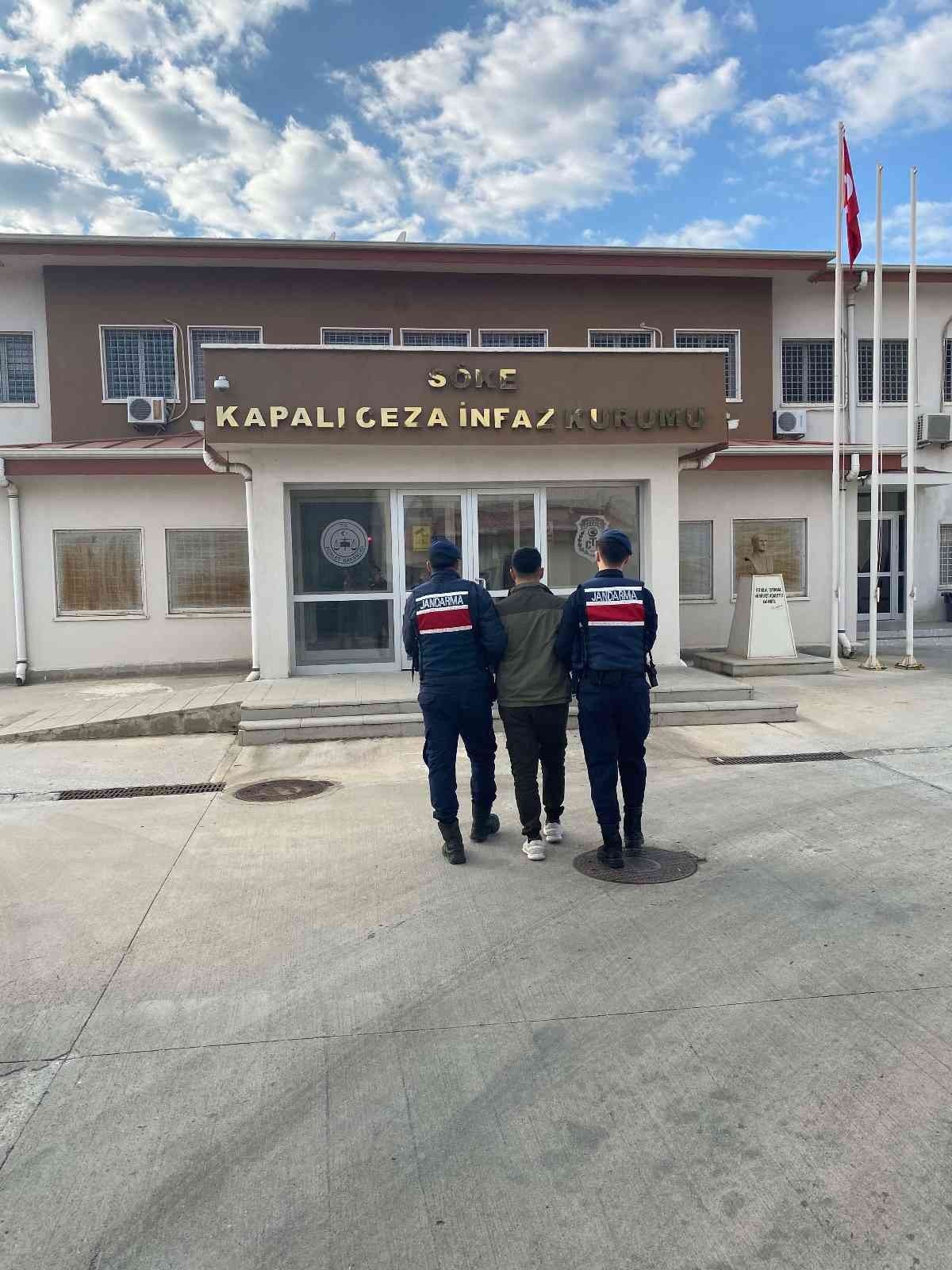 Söke’de 5 aranan şahıs Jandarmadan kaçamadı