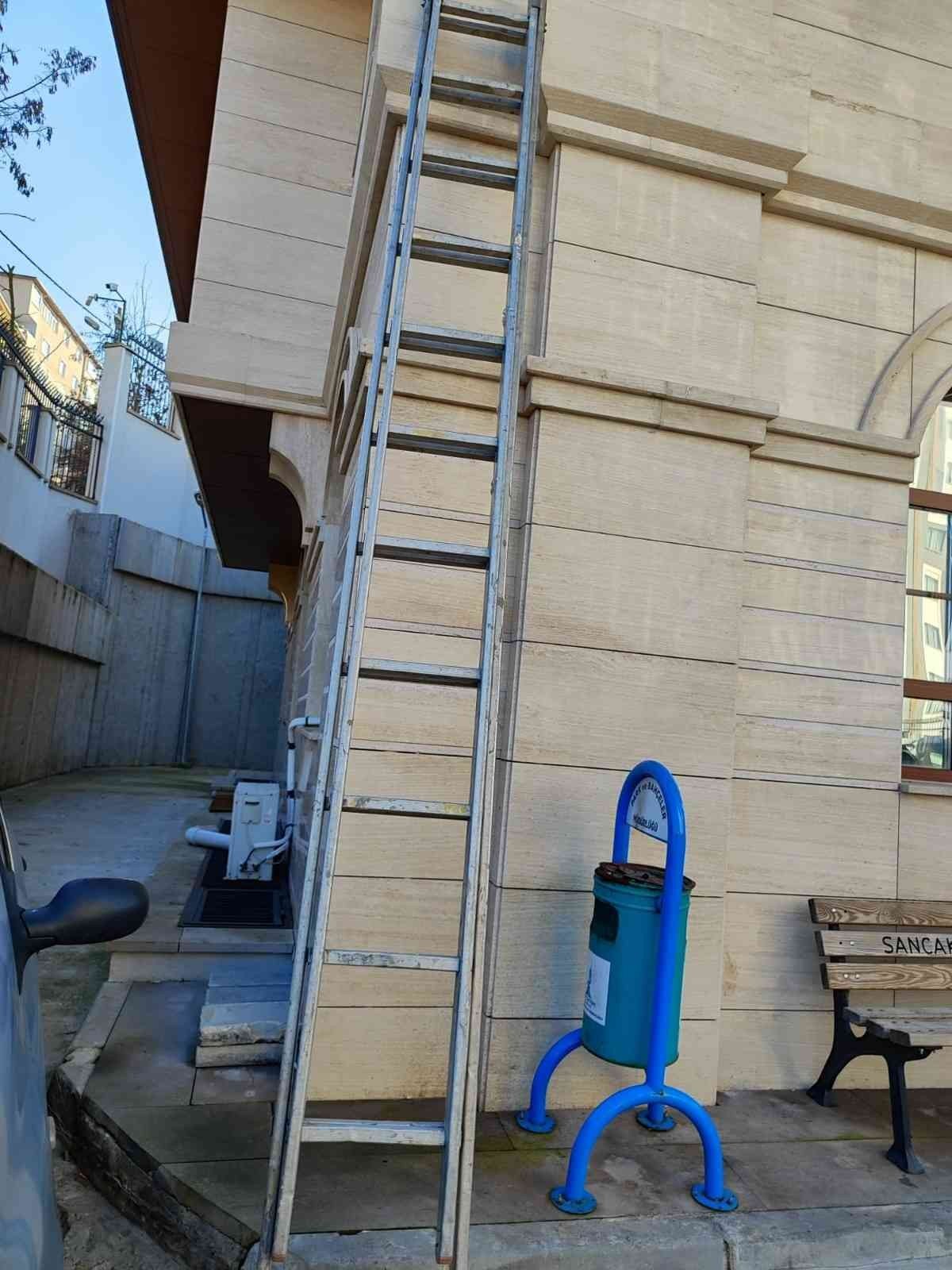 Sancaktepe’de depodan alüminyum profil kesme aleti ile merdiven çalan hurdacı yakalandı