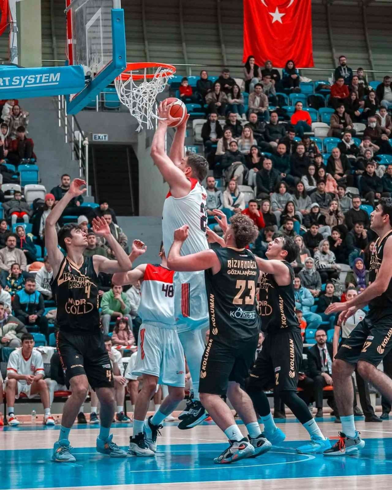 Lider yeni yılda koltuğu kaptırmak istemiyor