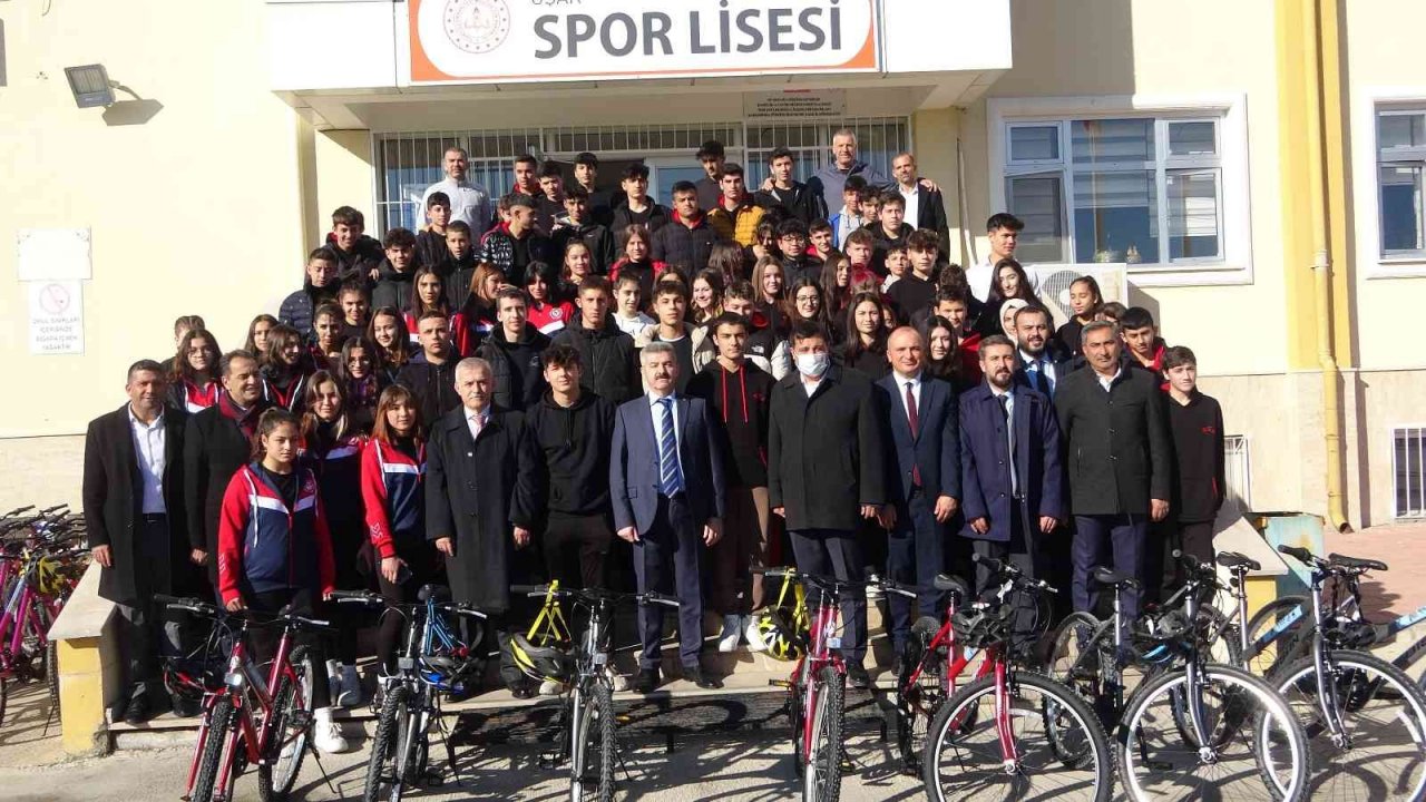 Uşak protokolü farkındalık için bisiklet sürdü