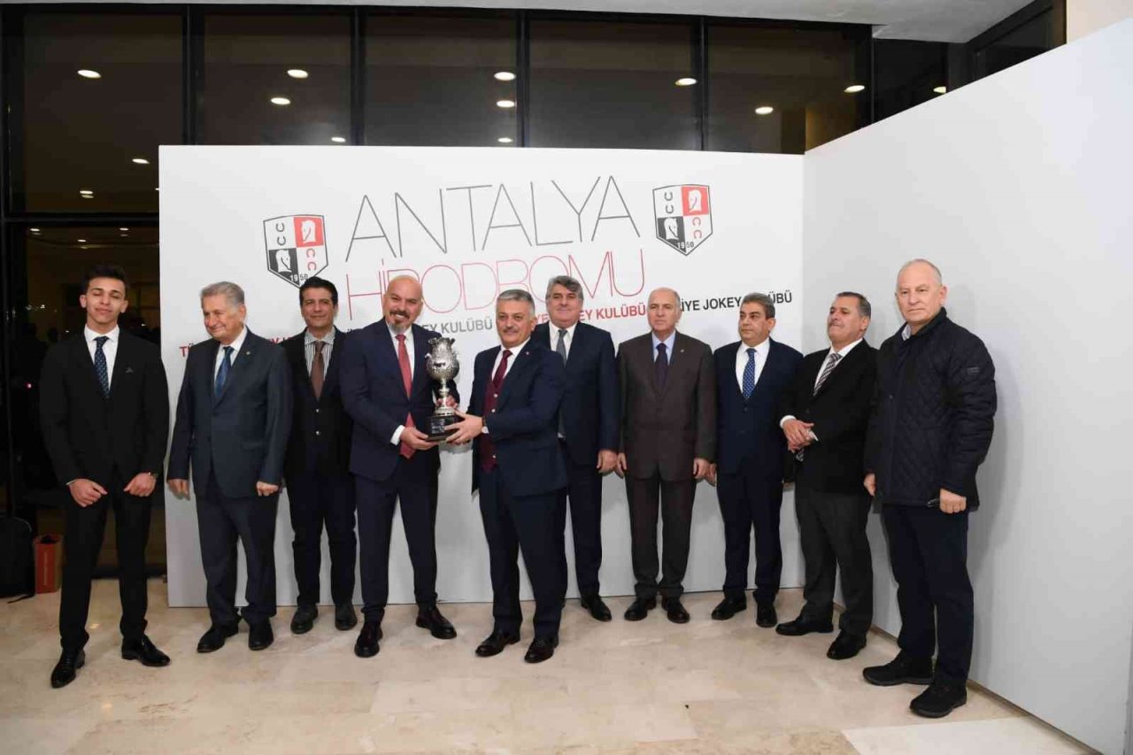 Antalya Hipodromu’nda yılın ilk yarışı “Vali Koşusu” ile gerçekleşti