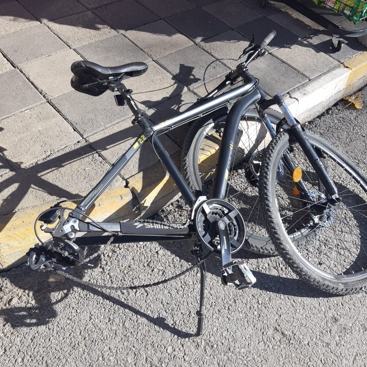 Bisiklet ile hafif ticari araç çarpıştı: 1 yaralı