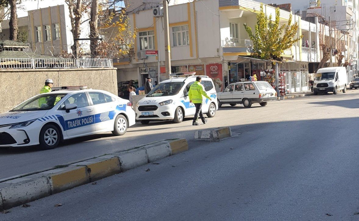 Bisiklet ile hafif ticari araç çarpıştı: 1 yaralı