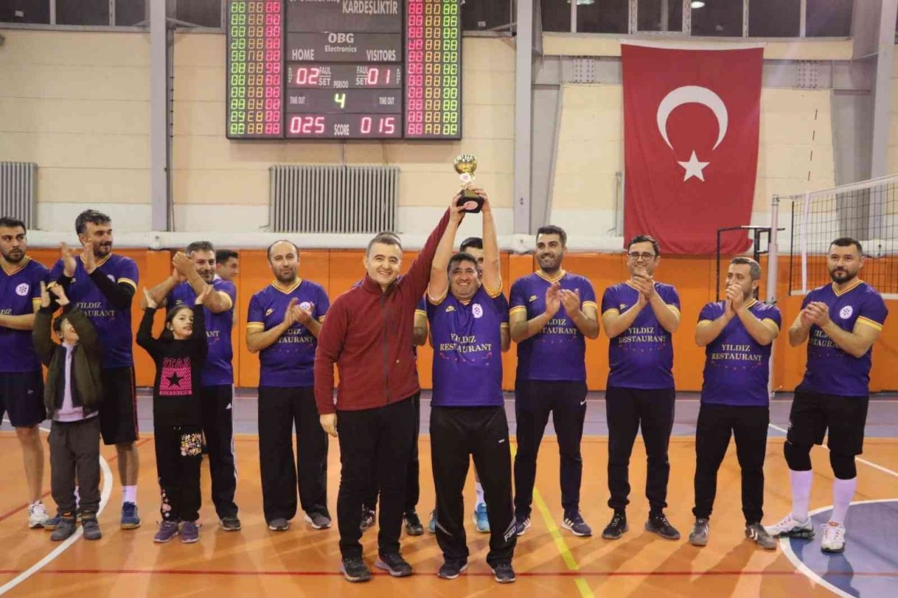 Voleybol turnuvasının kazananı belli oldu