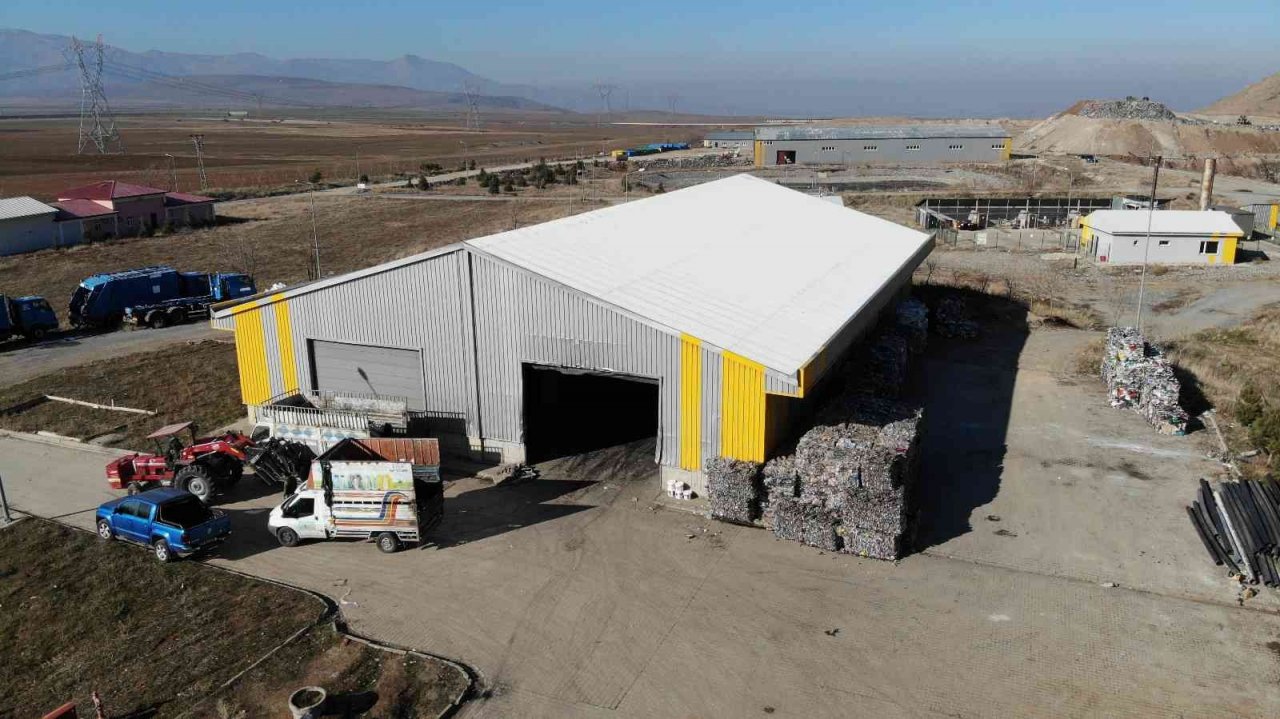 Çöplerden bir şehrin enerjisini karşılıyorlar