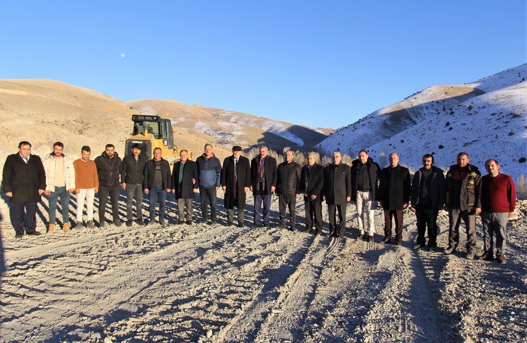 Başkan Pekmezci, "İçme Suyu Sertlik Giderme Tesisinin" inşa edileceği alanda incelemelerde bulundu