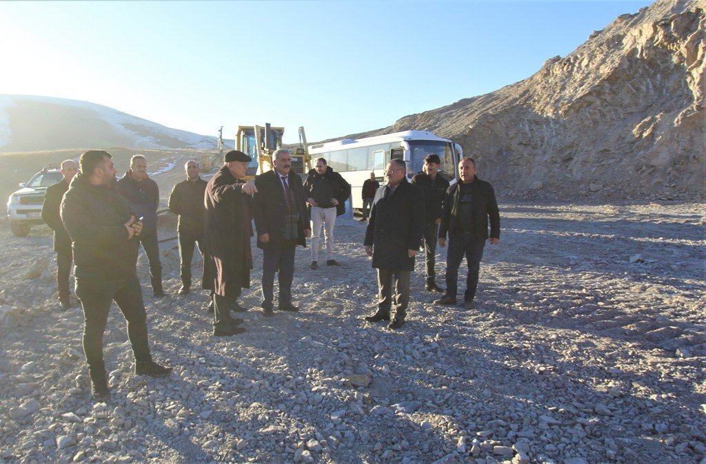 Başkan Pekmezci, "İçme Suyu Sertlik Giderme Tesisinin" inşa edileceği alanda incelemelerde bulundu