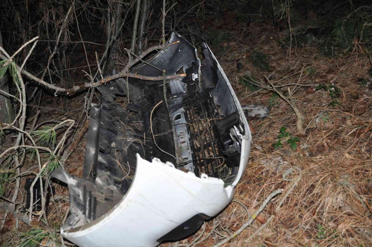 Kontrolden çıkan otomobil 30 metreden yuvarlandı: 2 yaralı