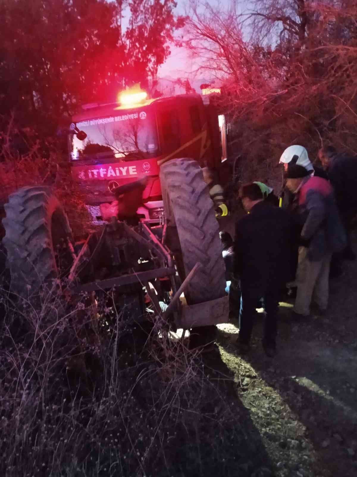 Devrilen traktörün sürücüsü öldü