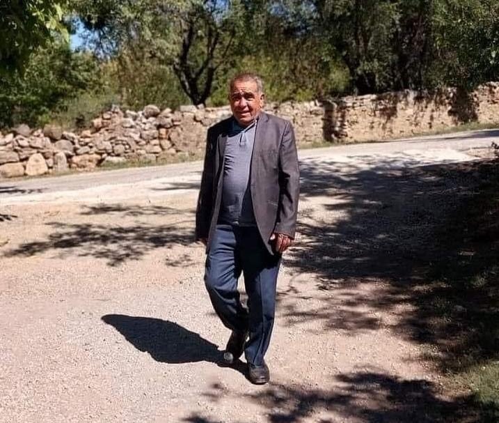 Devrilen traktörün sürücüsü öldü