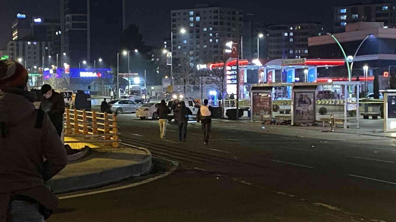 Diyarbakır’da otobüs durağında şüpheli valiz fünye ile patlatıldı