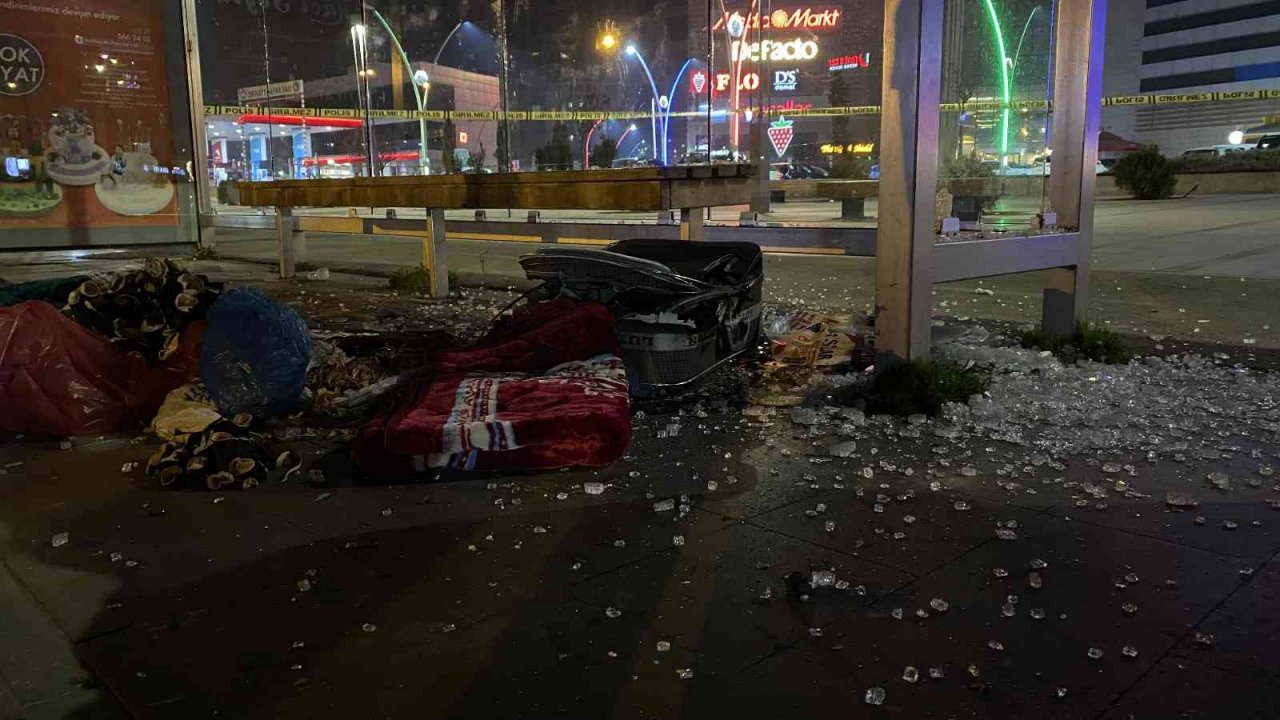 Diyarbakır’da otobüs durağında şüpheli valiz fünye ile patlatıldı