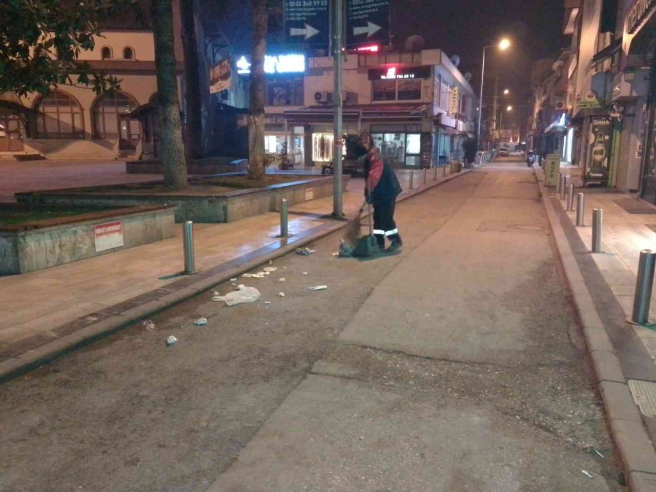 Soğuk havaya rağmen şehri yeni güne hazırlıyorlar