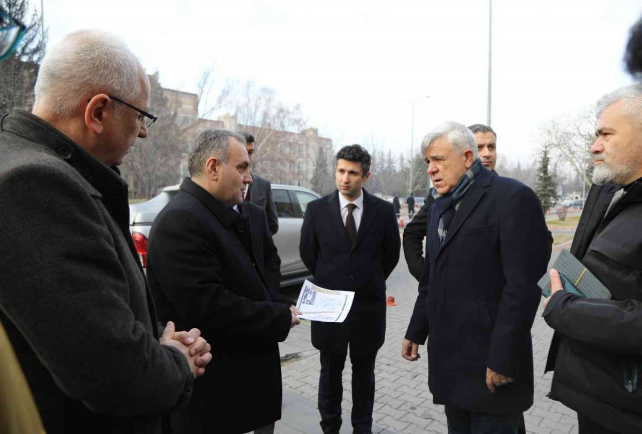 Rektör Altun, Hastane Bölgesinde Planlanan İyileştirme Çalışma Alanını Yerinde İnceledi