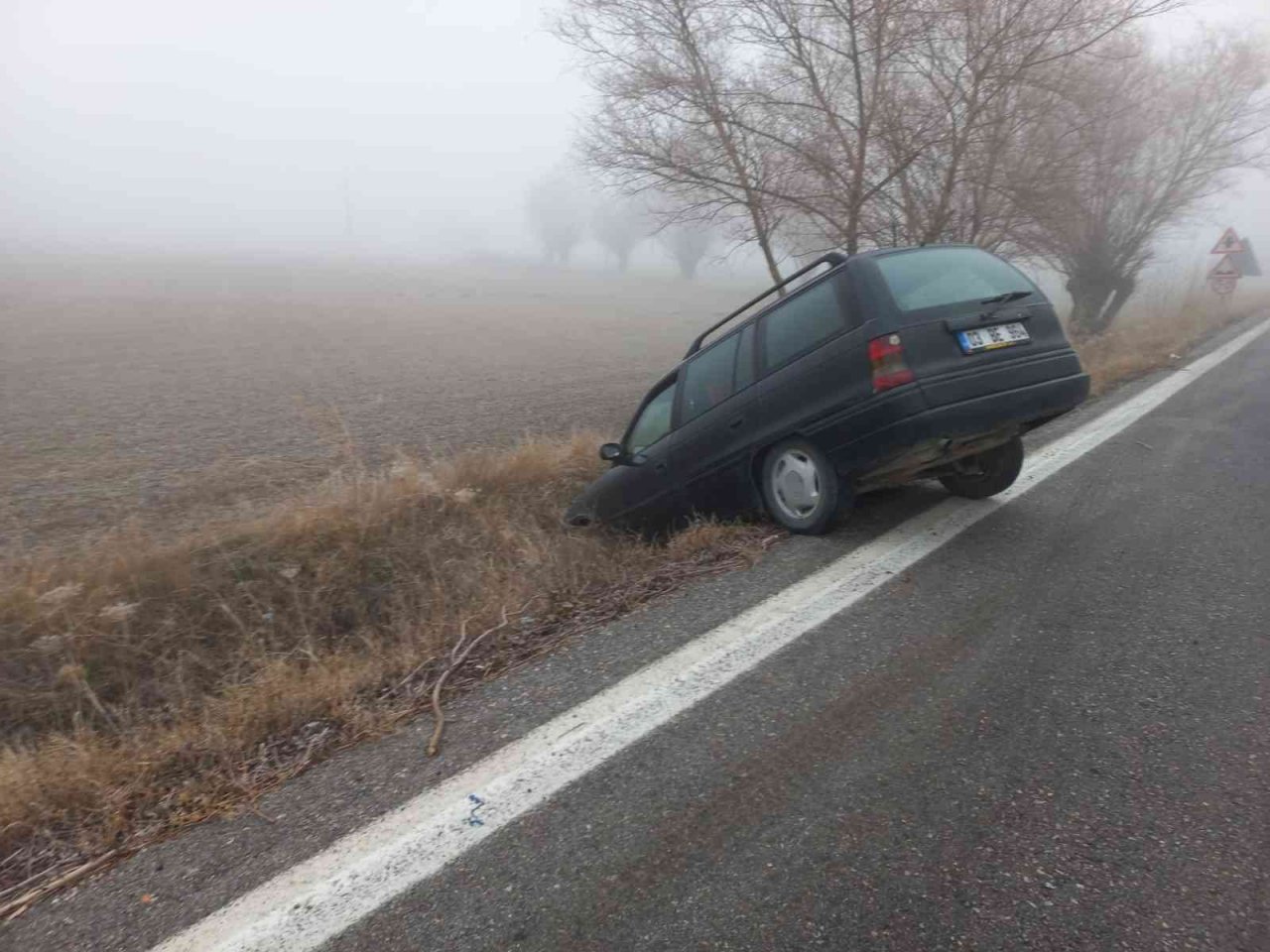 Yoğun sis ve buzlanma kazaya neden oldu