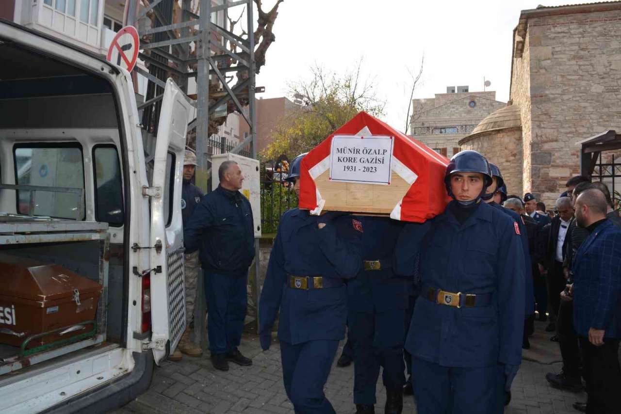 İzmir’de yaşamını yitiren Kore gazisi toprağa verildi
