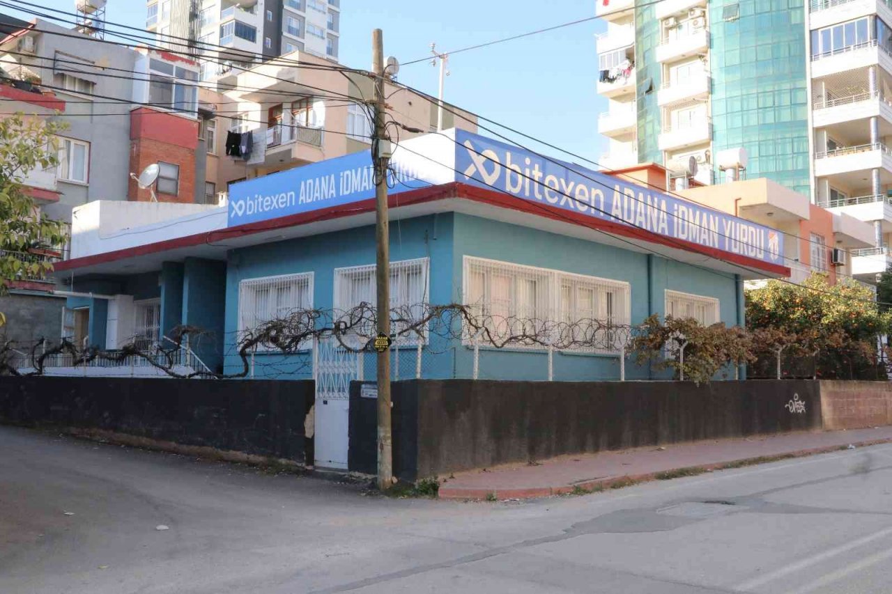 Adana İdmanyurduspor’un malzemeleri çalındı