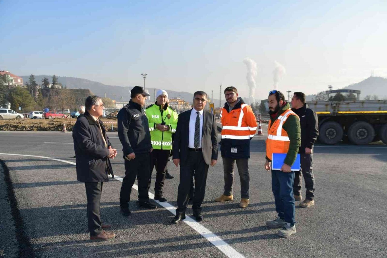 Vali Gürel yapımı devam eden yol çalışmalarını yerinde inceledi