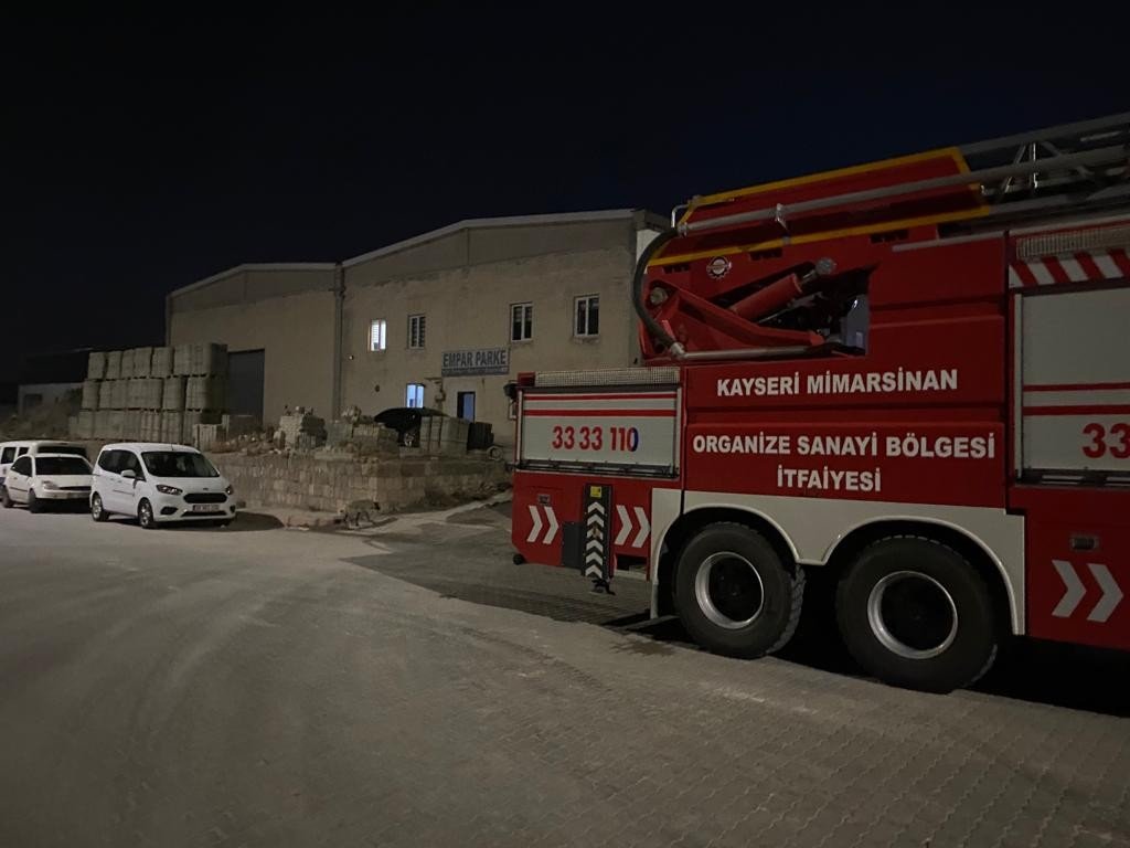 Kafası pres makinesine sıkışan işçi hayatını kaybetti