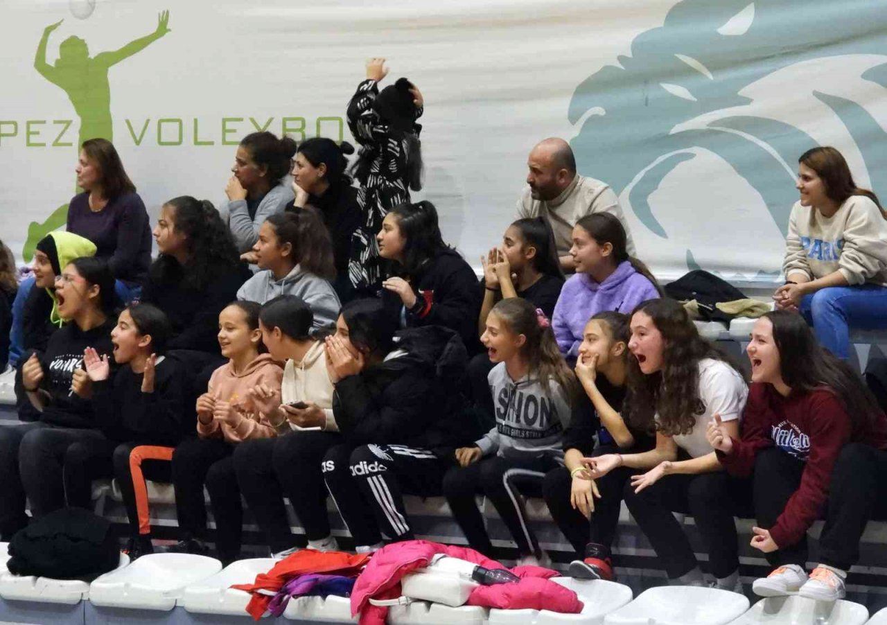 Kepez’in kız basket takımı kupaya yaklaştı