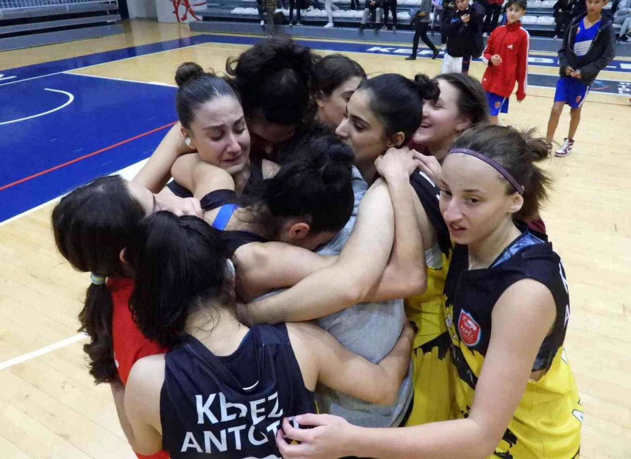 Kepez’in kız basket takımı kupaya yaklaştı